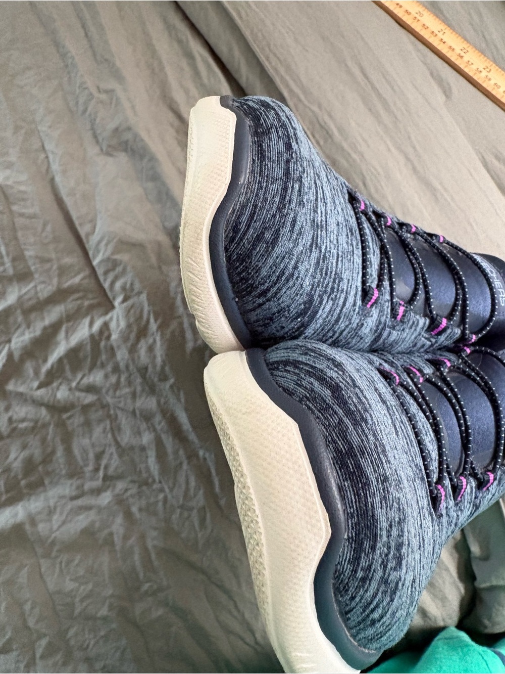 Skechers Slip-in Summits Dazzling Haze Sneaker. Size 7.5. - Picture 8 of 15